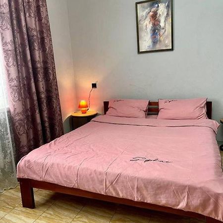 Smart Apartment На Соборной 23 Kremenchuk Ngoại thất bức ảnh