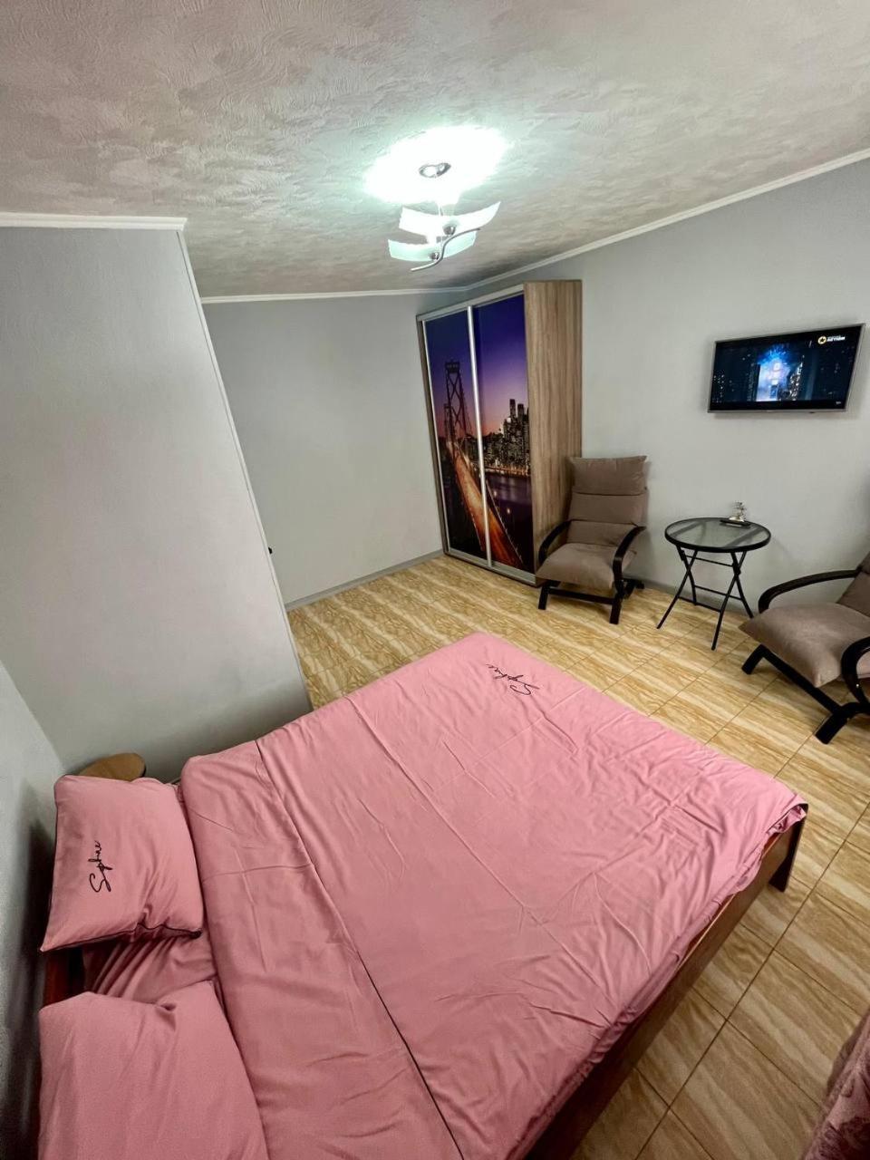 Smart Apartment На Соборной 23 Kremenchuk Ngoại thất bức ảnh